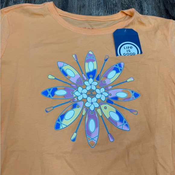 Life Is Good Women’s Medium Peach Floral Kayak Tee - Picture 4 of 8